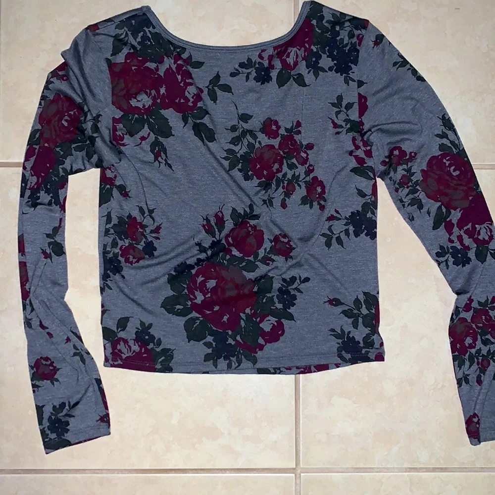 American Eagle Women’s Cropped Long Sleeve - Picture 3 of 3